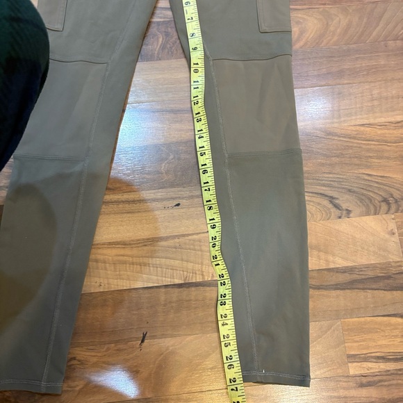 Alo Yoga High-Waist Cargo Legging, Olive - Picture 5 of 11